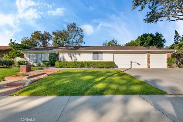 Attached, Exterior, Facade, Brick Facade, Ranch