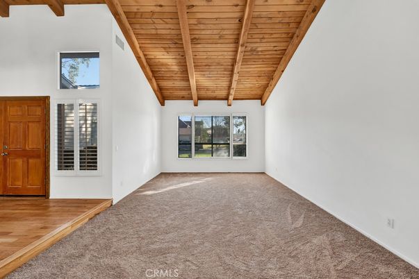 Empty room, Interior, Wooden Beams, Wooden Ceilings