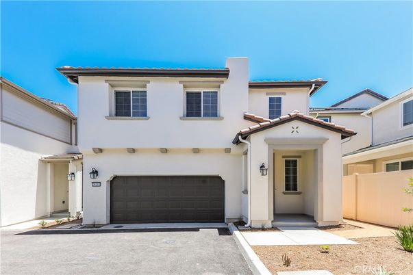 Attached, Exterior, Facade, Mediterranean