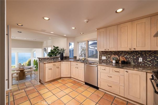 Dining room, Interior, Kitchen, Recessed Lighting, Water