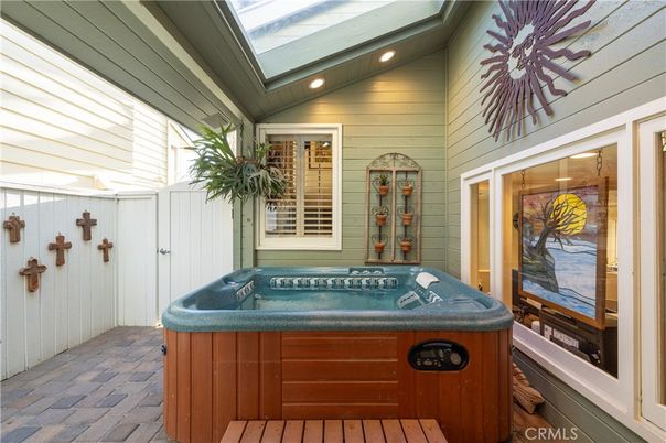 Exterior, Hot Tub