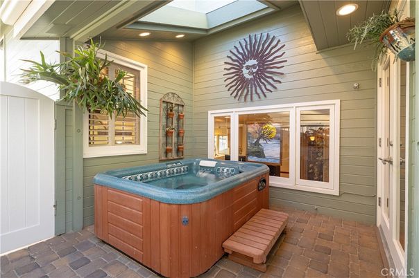 Exterior, Hot Tub