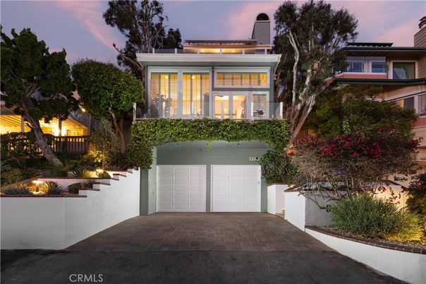 Attached, Exterior, Facade, Mediterranean