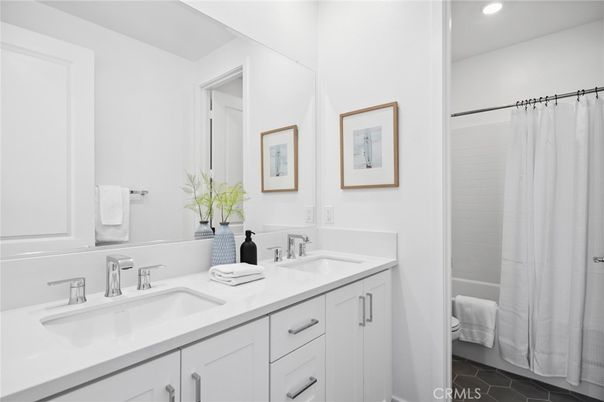 Bathroom, Dual Sink Vanities, Interior, Recessed Lighting
