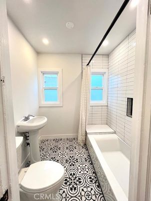 Bathroom, Interior, Recessed Lighting
