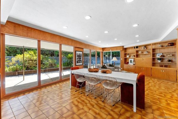 Dining room, Interior, Recessed Lighting