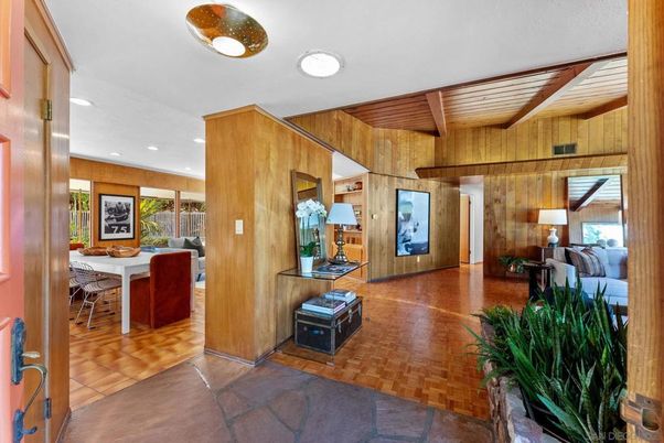 Dining room, Interior, Living room, Recessed Lighting, Wooden Beams, Wooden Ceilings, Wooden Walls