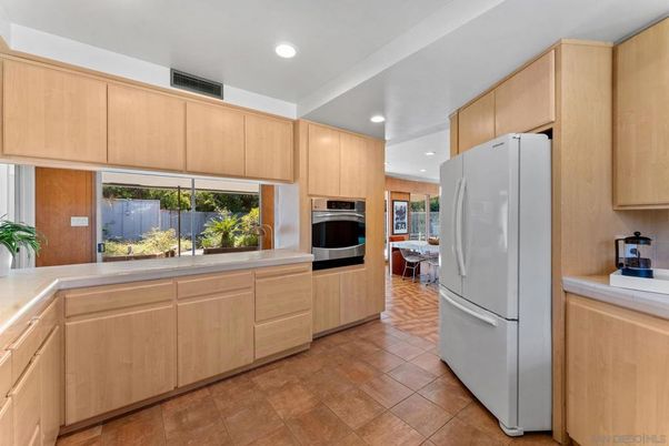 Dining room, Interior, Kitchen, Recessed Lighting, Stainless Steel Appliances