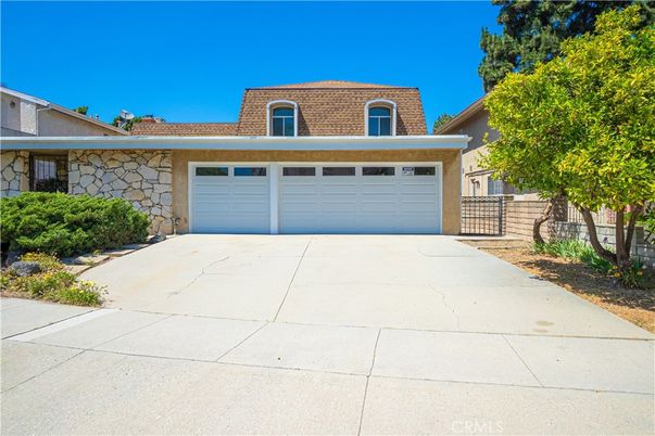 Attached, Exterior, Facade, Cape Cod