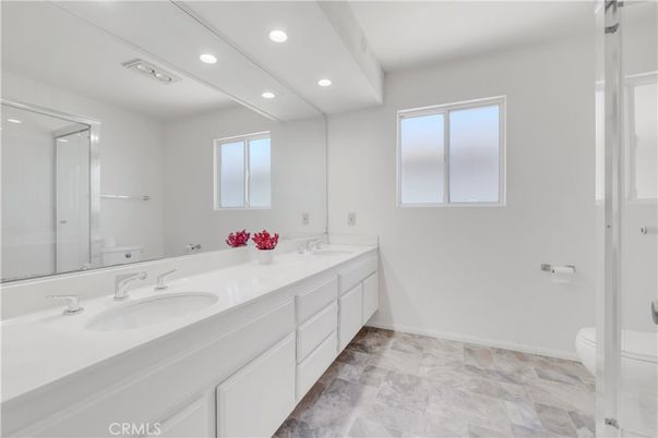 Bathroom, Dual Sink Vanities, Interior, Recessed Lighting