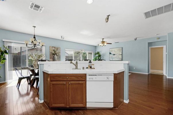 Chandelier, Dining room, Interior, Kitchen, Tile Countertops, Wood Texture Flooring