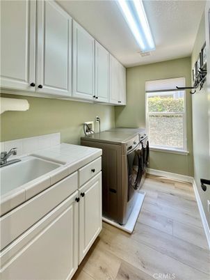 Interior, Washer, Wood Texture Flooring