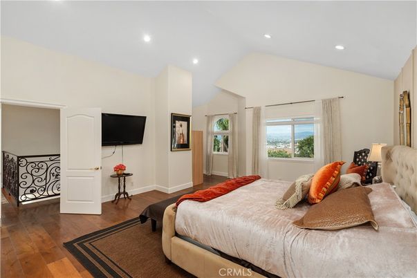 Bedroom, Interior, Recessed Lighting, Water, Wood Texture Flooring