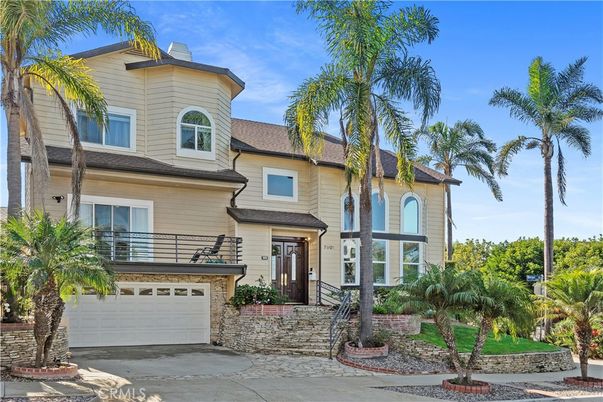 Attached, Exterior, Facade, Mediterranean