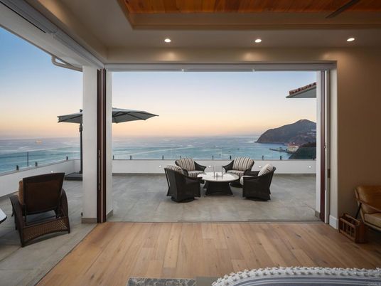 Interior, Recessed Lighting, Water, Wood Texture Flooring