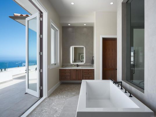 Bathroom, Dual Sink Vanities, Interior, Recessed Lighting, Water