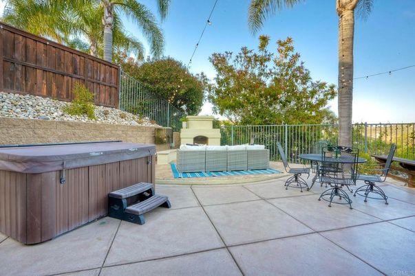 Exterior, Fireplace, Hot Tub