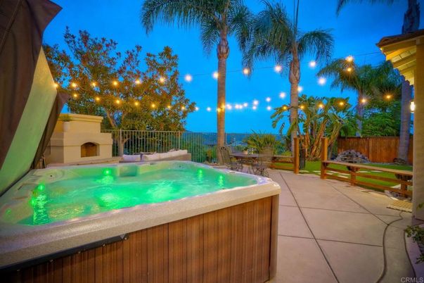 Exterior, Fireplace, Hot Tub