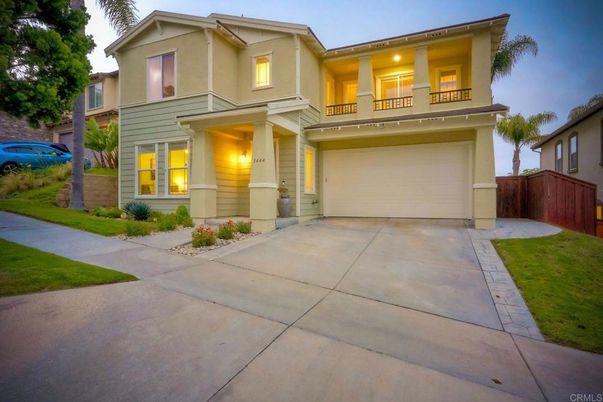 Attached, Exterior, Facade, Mediterranean