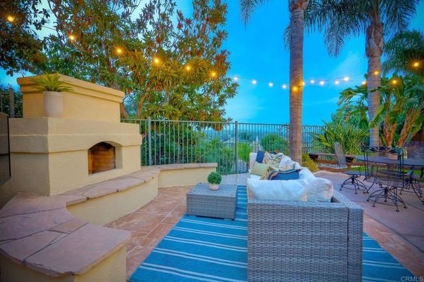 Exterior, Fireplace, Water
