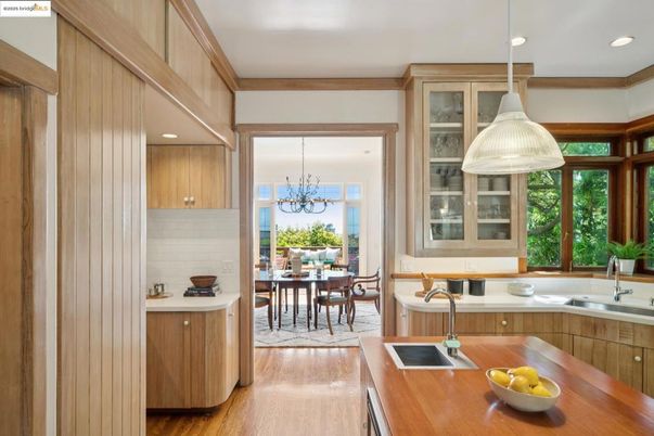 Chandelier, Dining room, Interior, Recessed Lighting, Wood Texture Flooring