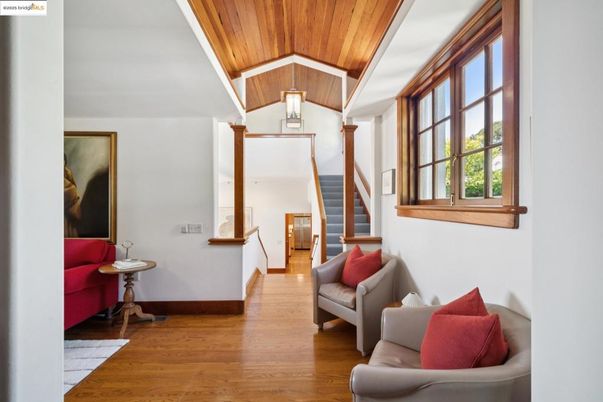 Interior, Pendant Lights, Wooden Ceilings, Wood Texture Flooring