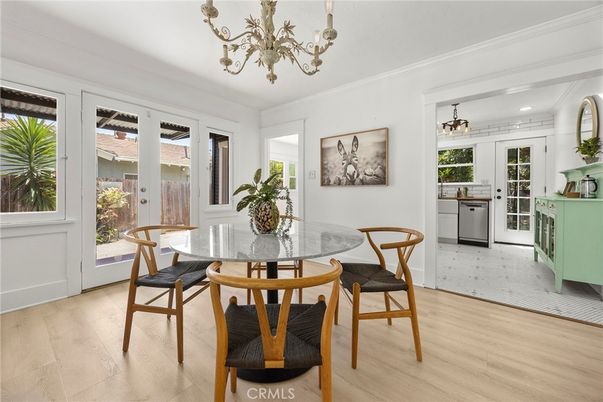 Chandelier, Dining room, Interior, Recessed Lighting, Wood Texture Flooring