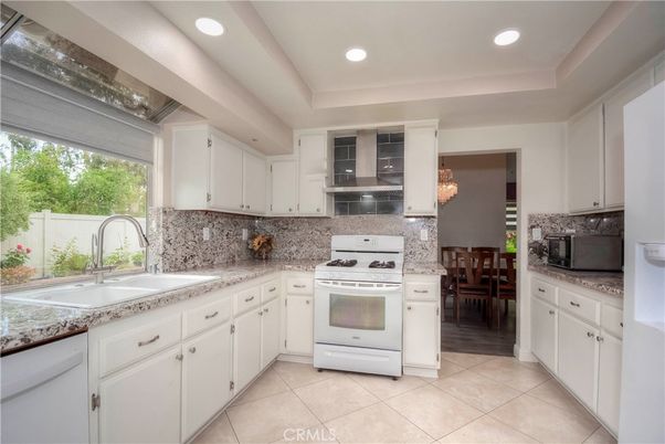 Dining room, Interior, Kitchen, Recessed Lighting, Stainless Steel Appliances