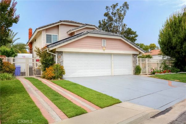 Attached, Exterior, Facade, American Craftsman