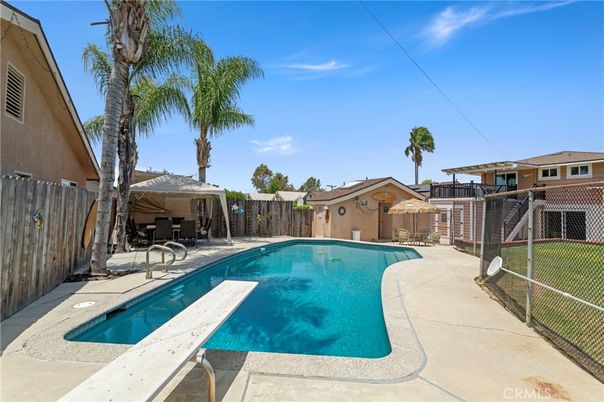 Exterior, Pool