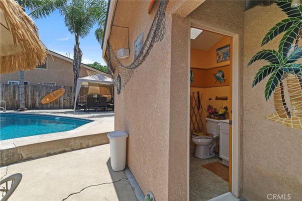 Exterior, Pool