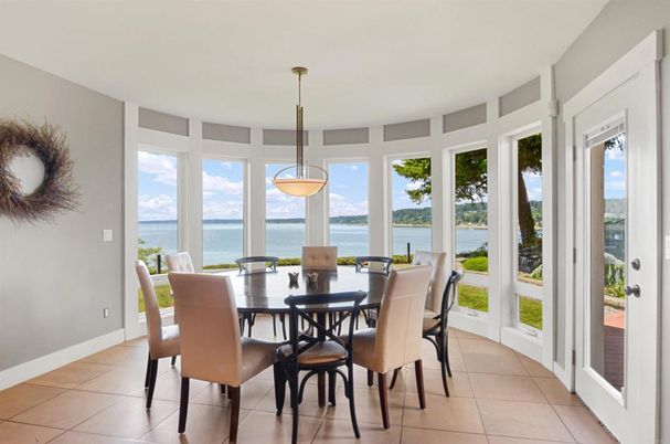 Dining room, Interior, Pendant Lights, Water