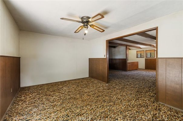 Empty room, Interior