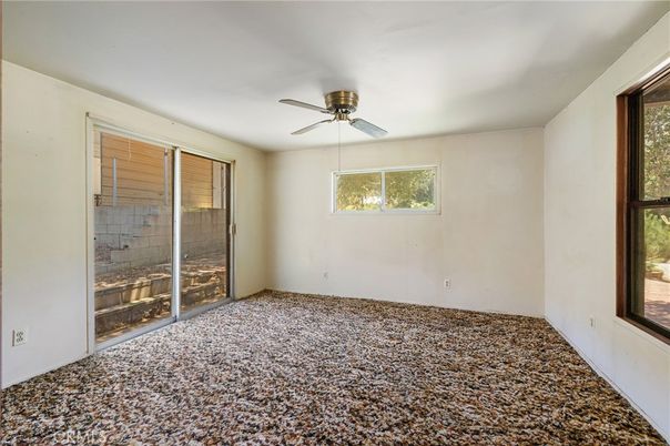Empty room, Interior