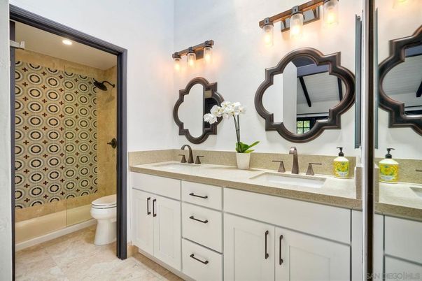 Bathroom, Dual Sink Vanities, Interior, Recessed Lighting