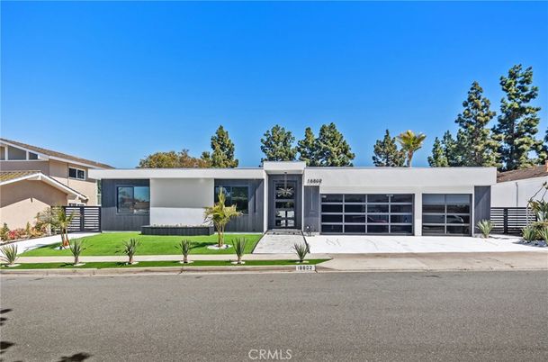 Attached, Exterior, Facade, Modern