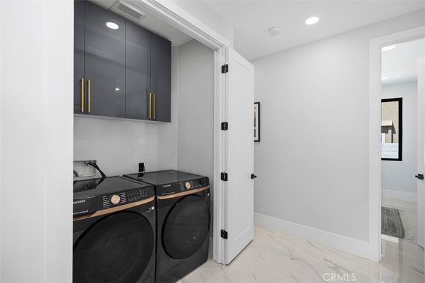 Interior, Marble, Recessed Lighting, Washer