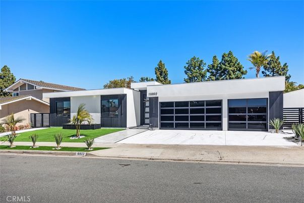 Attached, Exterior, Facade, Modern