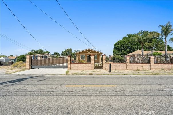 Exterior, Facade, None