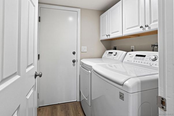 Interior, Washer, Wood Texture Flooring