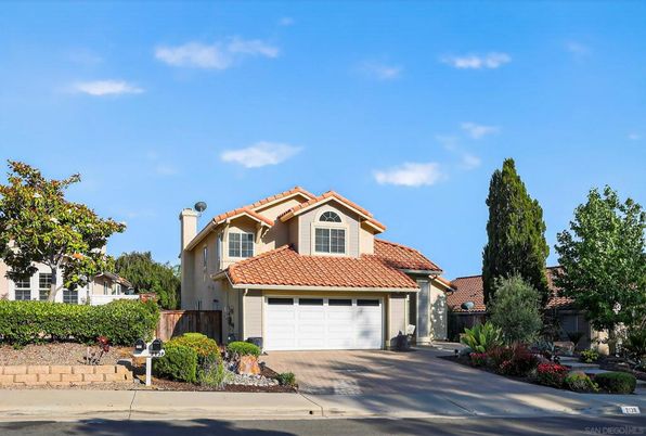 Attached, Exterior, Facade, Mediterranean