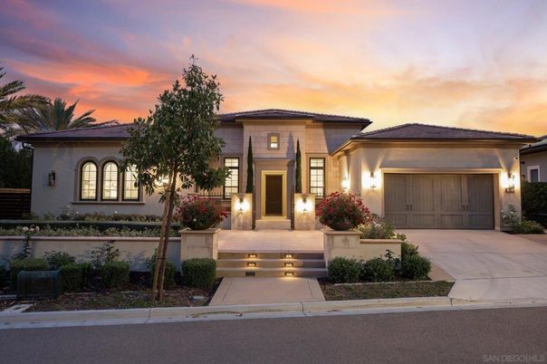 Attached, Exterior, Facade, Mediterranean