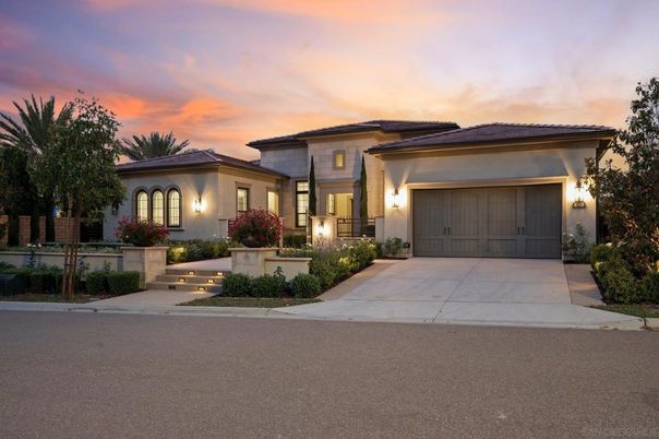 Attached, Exterior, Facade, Mediterranean