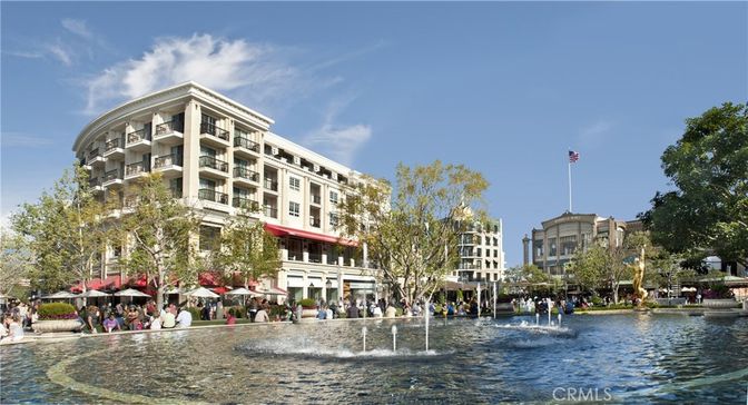 Exterior, Facade, Condo Building