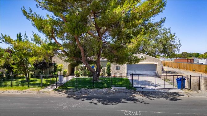 Detached Garage, Exterior, Tennis Courts