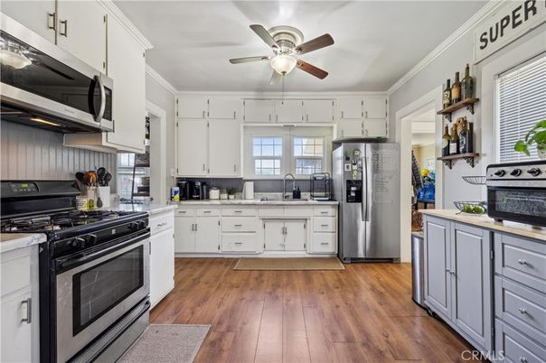 Interior, Kitchen, Stainless Steel Appliances, Wood Texture Flooring