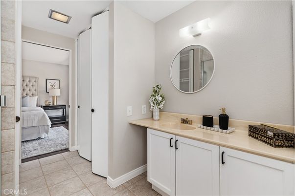Bathroom, Bedroom, Dual Sink Vanities, Interior
