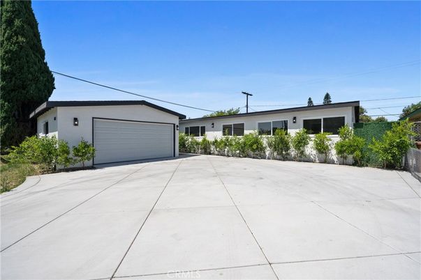 Attached, Detached Garage, Exterior, Facade, Ranch