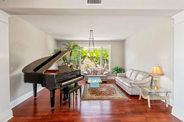 Interior, Living room, Pendant Lights, Piano, Wood Texture Flooring