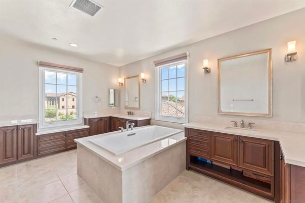Bathroom, Dual Sink Vanities, Interior, Recessed Lighting